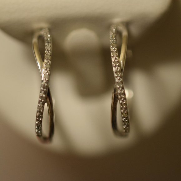 Sterling Silver Genuine Diamond Ring and Earrings. Ring size 7 - Picture 11 of 13
